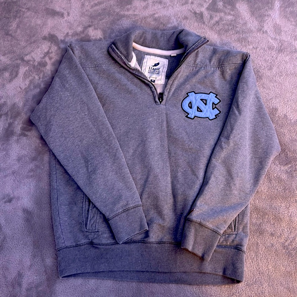 North Carolina Tar Heels Colosseum Team Logo Quarter-Zip Pullover Jacket. Used